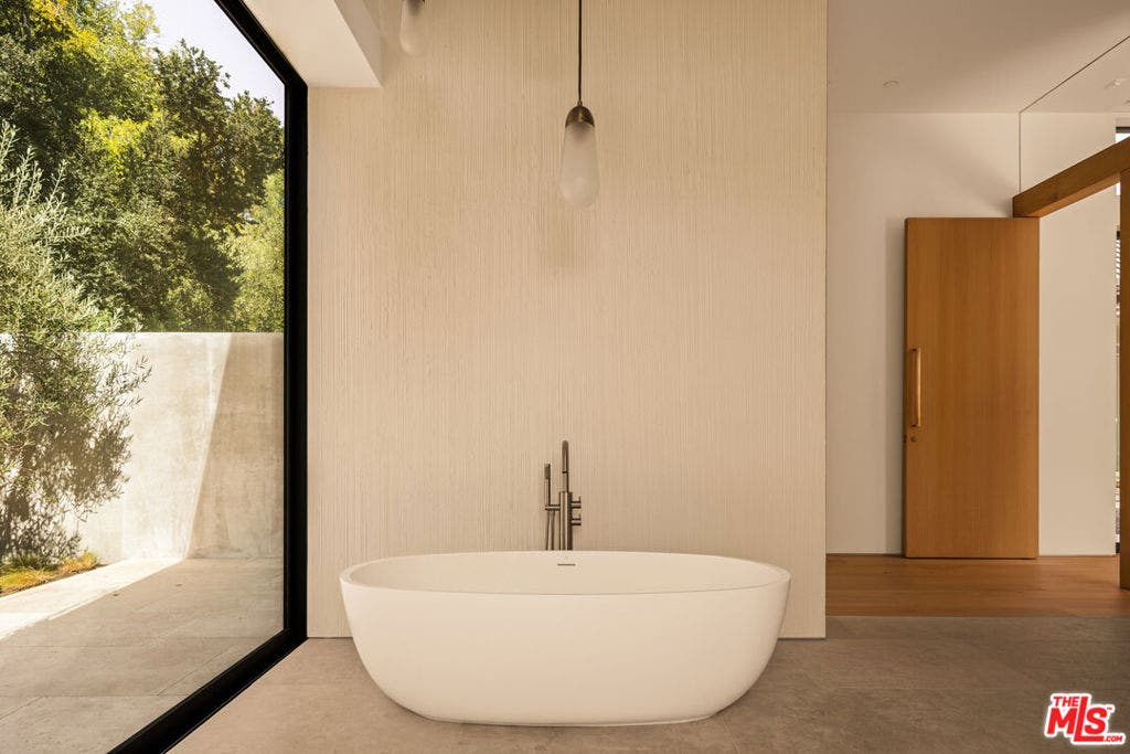 1225 Shippee Lane, Ojai, CA 93023 1225 Shippee Lane, Ojai, CA 93023
