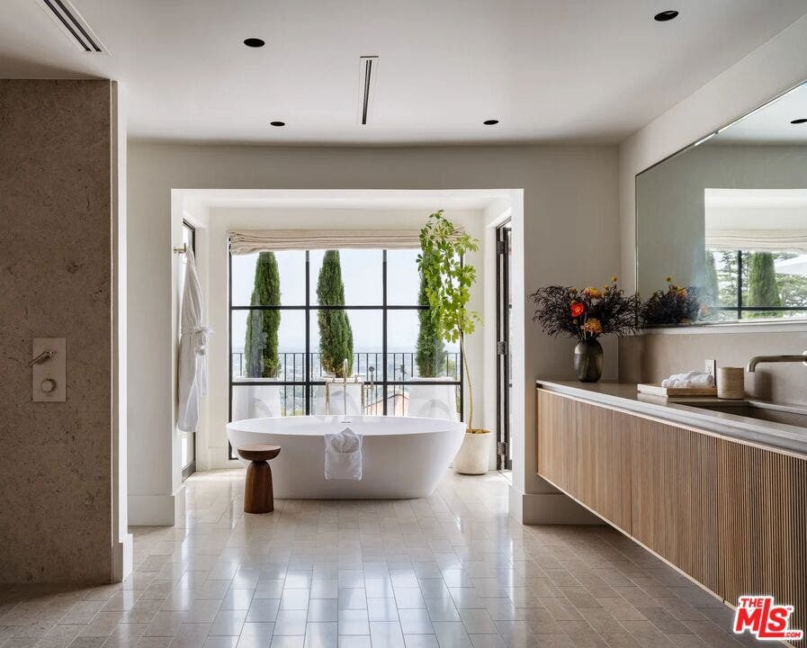 9360 Readcrest Drive, Beverly Hills, CA 90210 9360 Readcrest Drive, Beverly Hills, CA 90210
