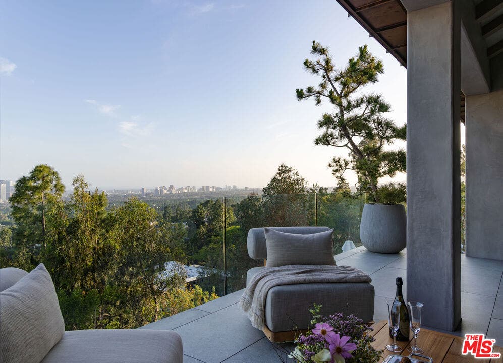 9360 Readcrest Drive, Beverly Hills, CA 90210 9360 Readcrest Drive, Beverly Hills, CA 90210