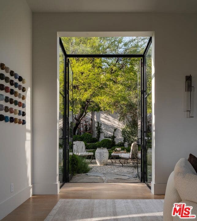 9360 Readcrest Drive, Beverly Hills, CA 90210 9360 Readcrest Drive, Beverly Hills, CA 90210