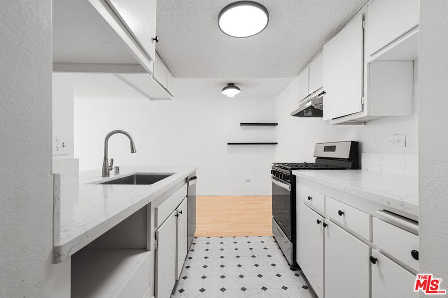 Property photo for 421 S La Fayette Park Place, #711, Los Angeles, CA