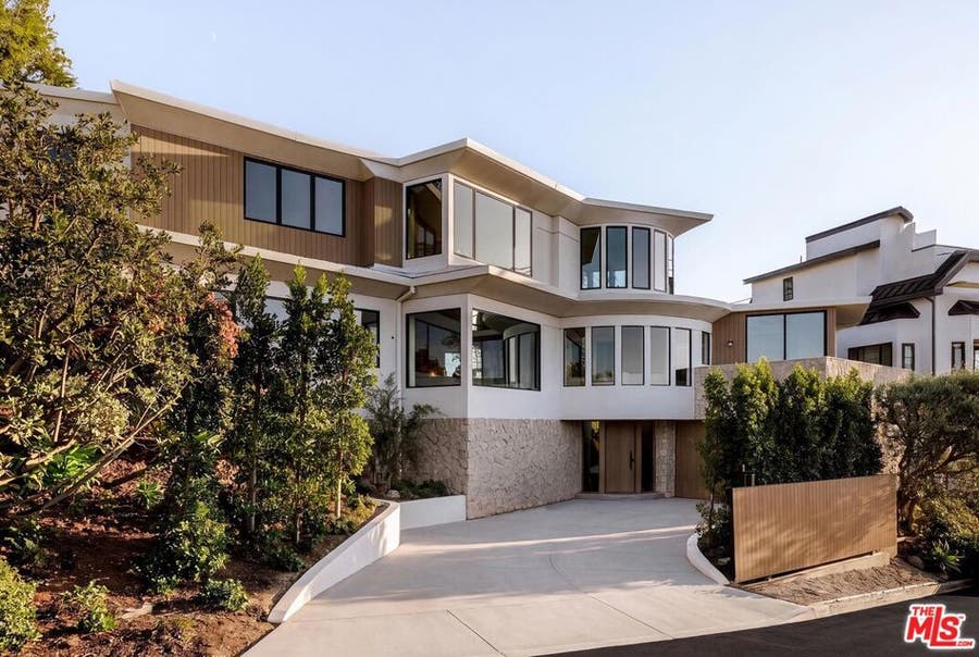 Property photo for 3858 Buena Park Drive, Studio City, CA