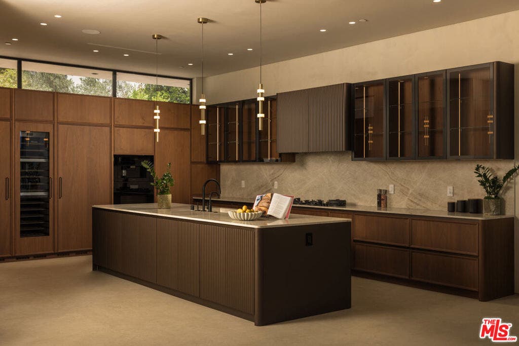 9262 Thrush Way, Los Angeles, CA 90069 9262 Thrush Way, Los Angeles, CA 90069