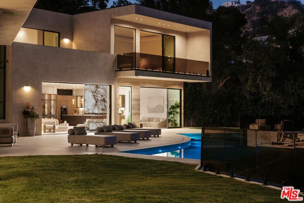 9262 Thrush Way, Los Angeles, CA 90069 9262 Thrush Way, Los Angeles, CA 90069