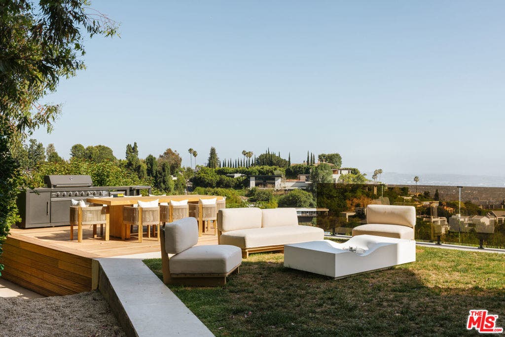 9262 Thrush Way, Los Angeles, CA 90069 9262 Thrush Way, Los Angeles, CA 90069