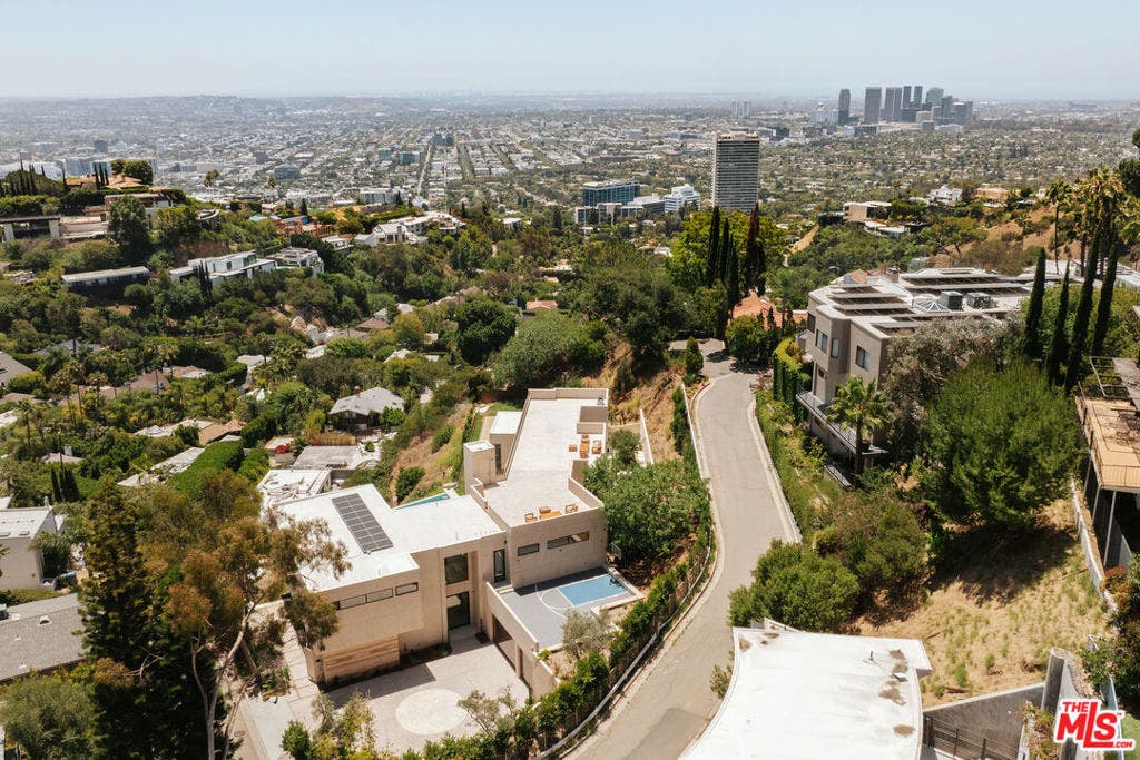 9262 Thrush Way, Los Angeles, CA 90069 9262 Thrush Way, Los Angeles, CA 90069