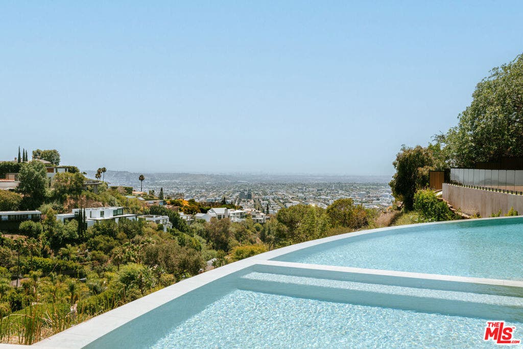 9262 Thrush Way, Los Angeles, CA 90069 9262 Thrush Way, Los Angeles, CA 90069