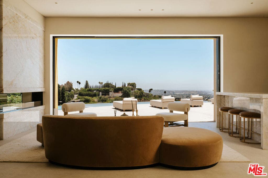 9262 Thrush Way, Los Angeles, CA 90069 9262 Thrush Way, Los Angeles, CA 90069