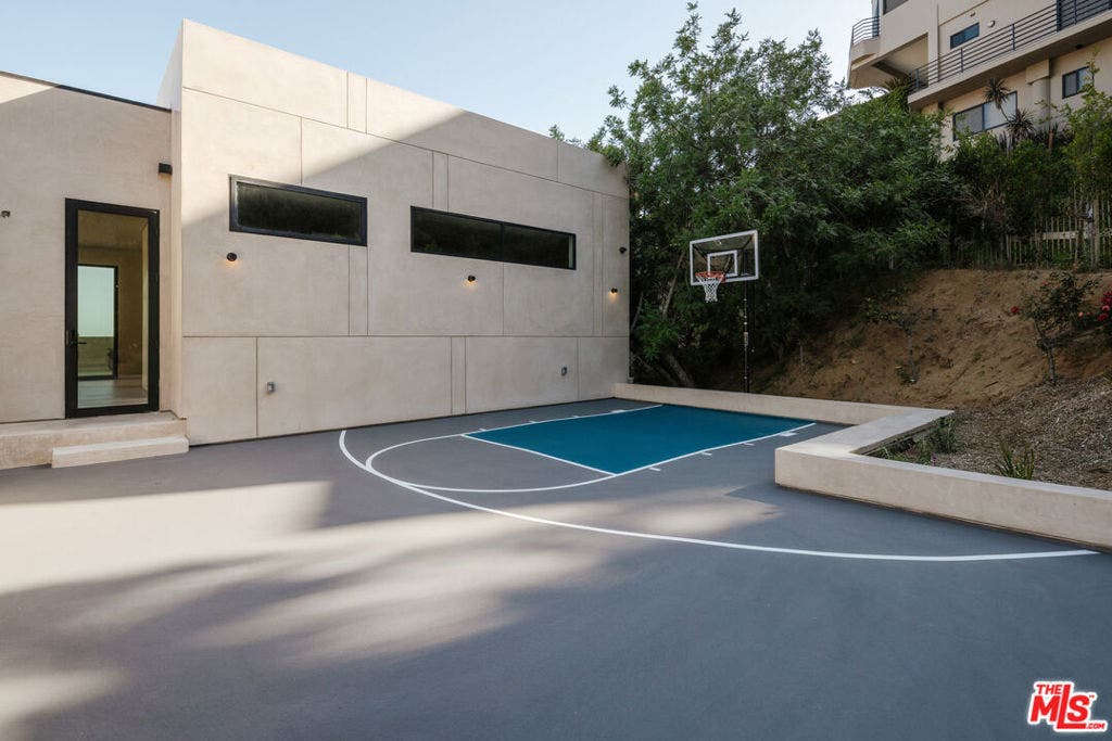 9262 Thrush Way, Los Angeles, CA 90069 9262 Thrush Way, Los Angeles, CA 90069