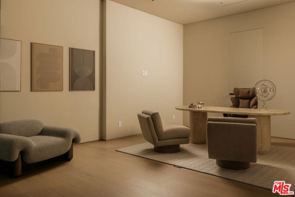 9262 Thrush Way, Los Angeles, CA 90069 9262 Thrush Way, Los Angeles, CA 90069