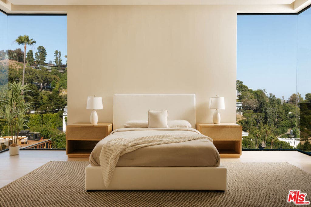 9262 Thrush Way, Los Angeles, CA 90069 9262 Thrush Way, Los Angeles, CA 90069