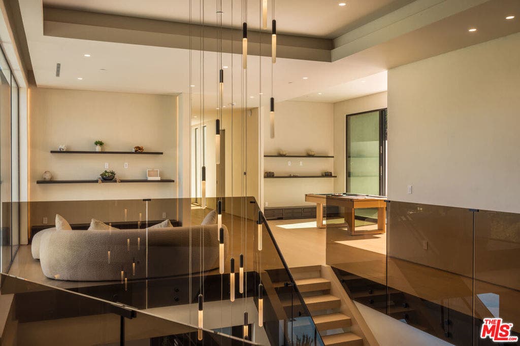 9262 Thrush Way, Los Angeles, CA 90069 9262 Thrush Way, Los Angeles, CA 90069