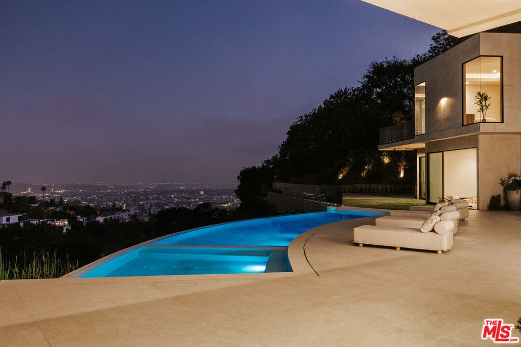 9262 Thrush Way, Los Angeles, CA 90069 9262 Thrush Way, Los Angeles, CA 90069