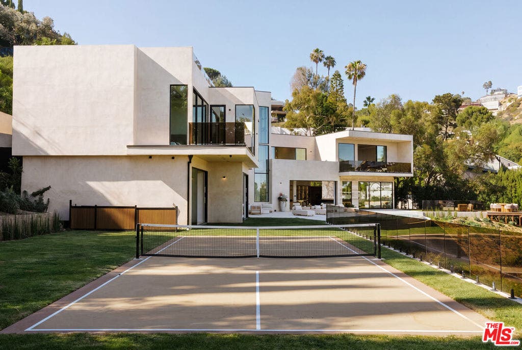9262 Thrush Way, Los Angeles, CA 90069 9262 Thrush Way, Los Angeles, CA 90069