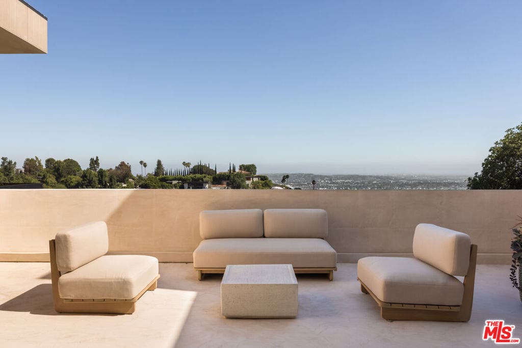 9262 Thrush Way, Los Angeles, CA 90069 9262 Thrush Way, Los Angeles, CA 90069