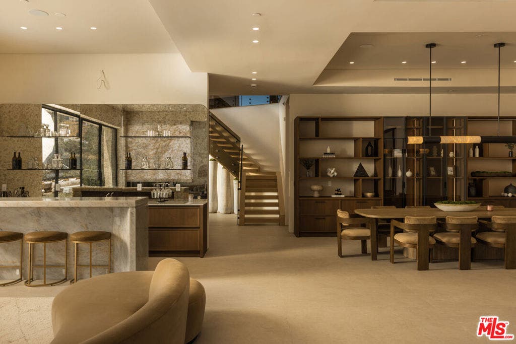 9262 Thrush Way, Los Angeles, CA 90069 9262 Thrush Way, Los Angeles, CA 90069