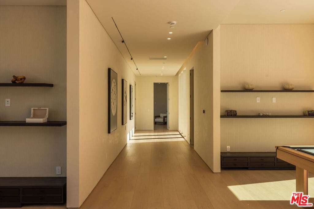 9262 Thrush Way, Los Angeles, CA 90069 9262 Thrush Way, Los Angeles, CA 90069