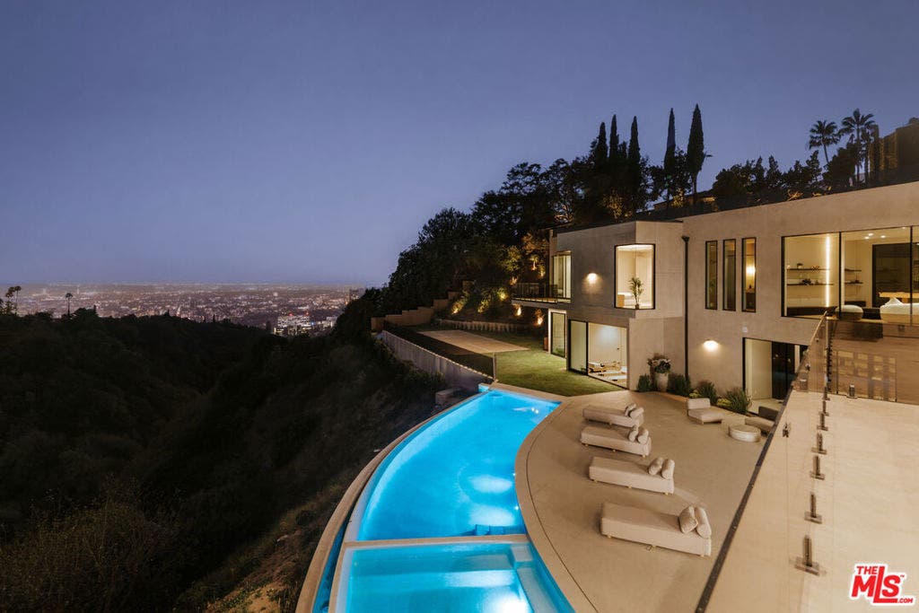 9262 Thrush Way, Los Angeles, CA 90069 9262 Thrush Way, Los Angeles, CA 90069