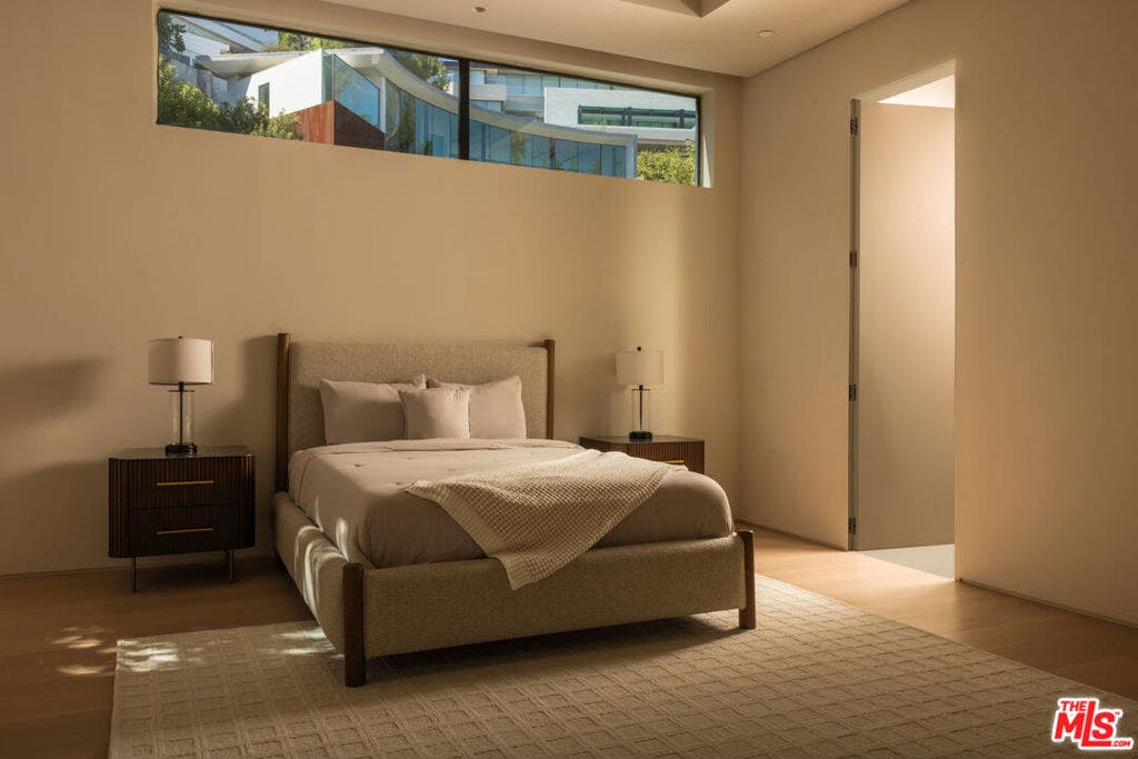9262 Thrush Way, Los Angeles, CA 90069 9262 Thrush Way, Los Angeles, CA 90069