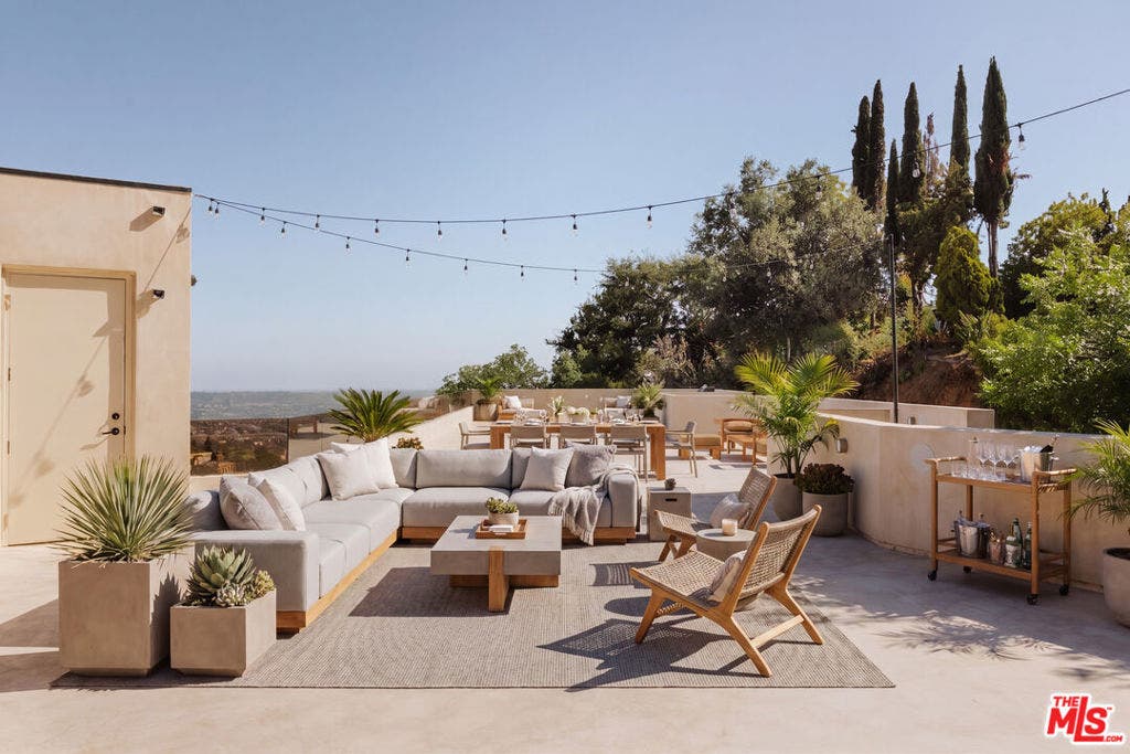 9262 Thrush Way, Los Angeles, CA 90069 9262 Thrush Way, Los Angeles, CA 90069