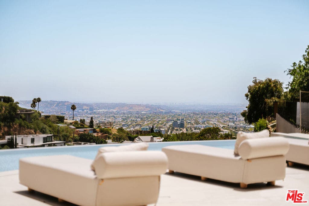 9262 Thrush Way, Los Angeles, CA 90069 9262 Thrush Way, Los Angeles, CA 90069