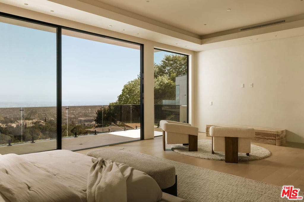 9262 Thrush Way, Los Angeles, CA 90069 9262 Thrush Way, Los Angeles, CA 90069