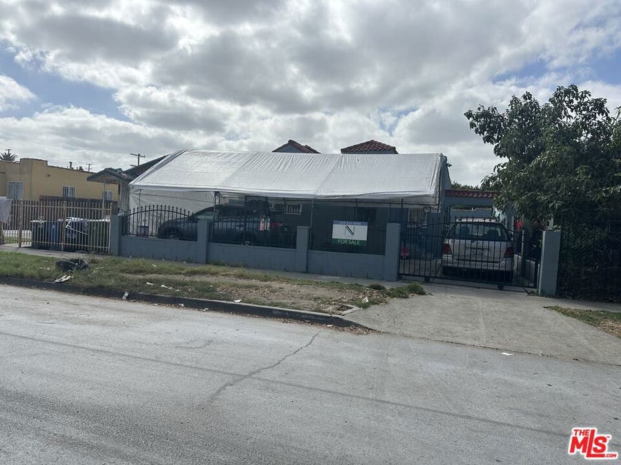 Property photo for 822 E 84th Place, Los Angeles, CA