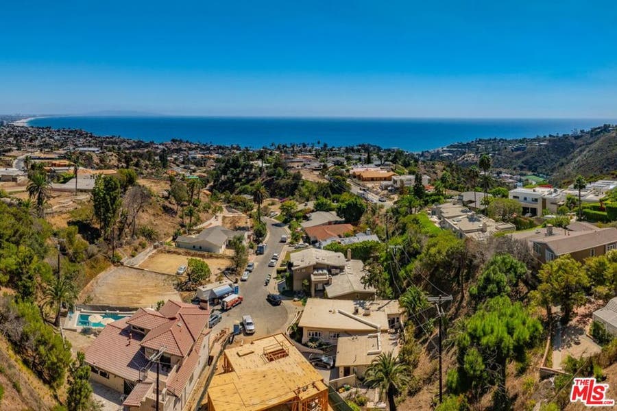 Property photo for 1026 Enchanted Way, Pacific Palisades, CA