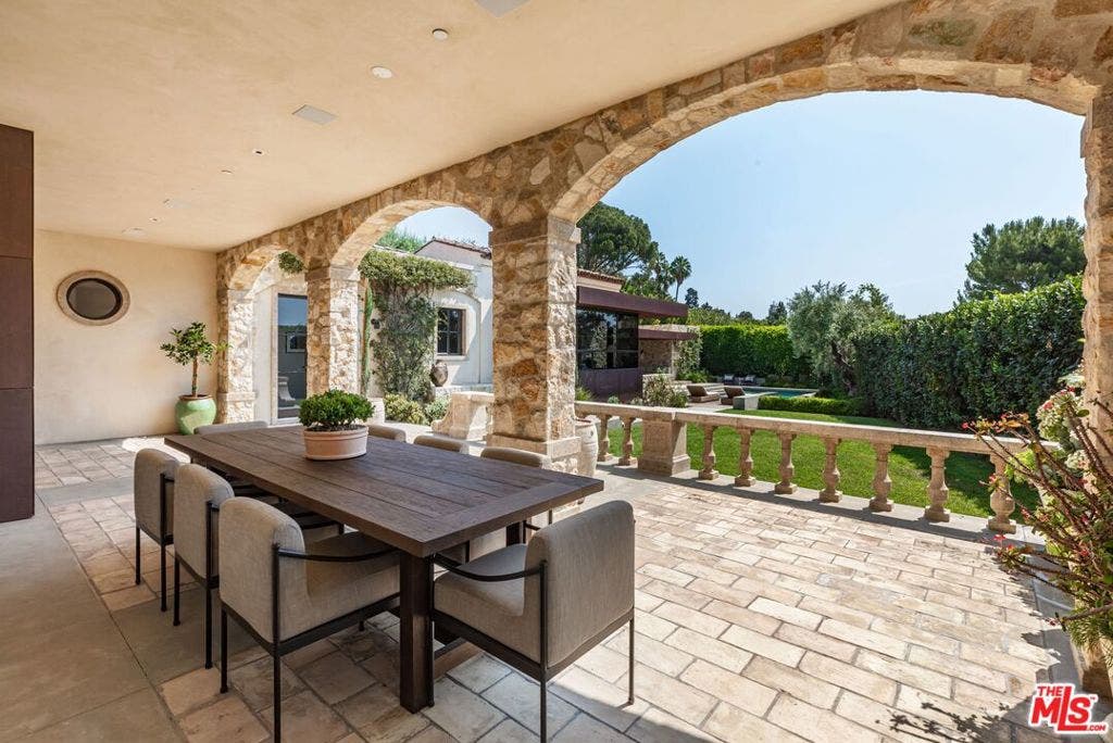 976 N Alpine Drive, Beverly Hills, CA 90210 976 N Alpine Drive, Beverly Hills, CA 90210