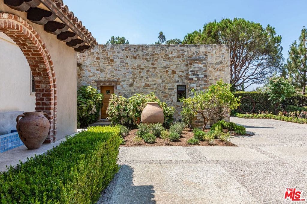 976 N Alpine Drive, Beverly Hills, CA 90210 976 N Alpine Drive, Beverly Hills, CA 90210