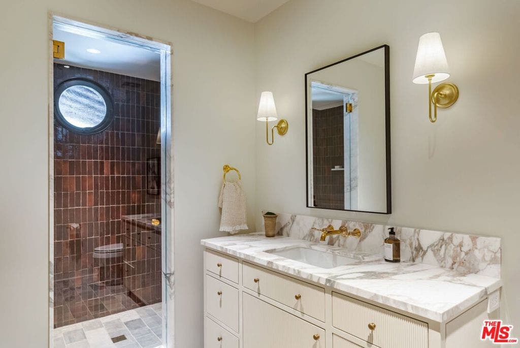 976 N Alpine Drive, Beverly Hills, CA 90210 976 N Alpine Drive, Beverly Hills, CA 90210