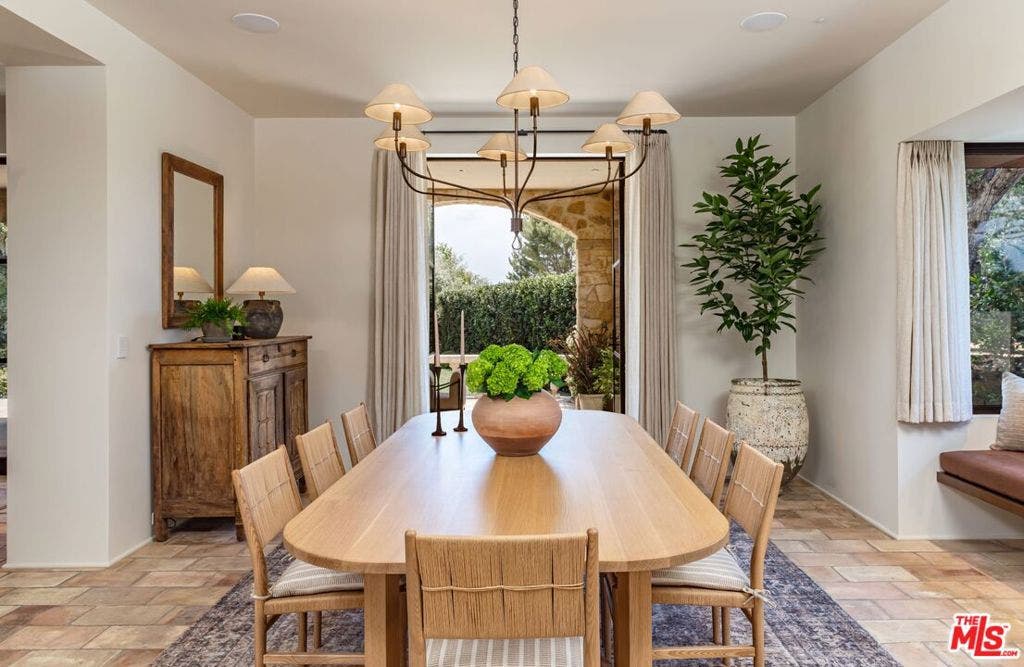976 N Alpine Drive, Beverly Hills, CA 90210 976 N Alpine Drive, Beverly Hills, CA 90210