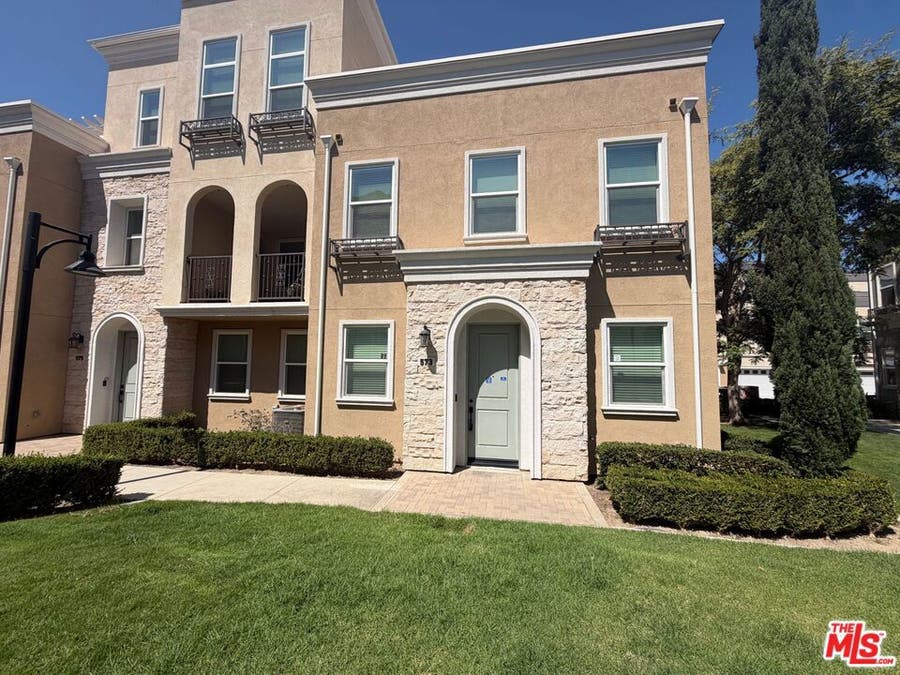 Property photo for 573 Winchester Drive, Oxnard, CA