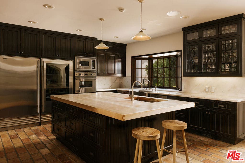 124 N Woodburn Drive, Los Angeles, CA 90049