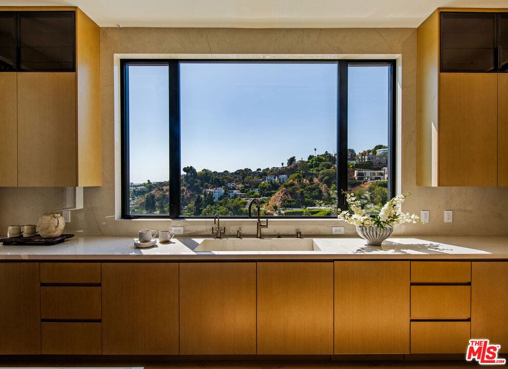 1511 Skylark Lane, Los Angeles, CA 90069 1511 Skylark Lane, Los Angeles, CA 90069