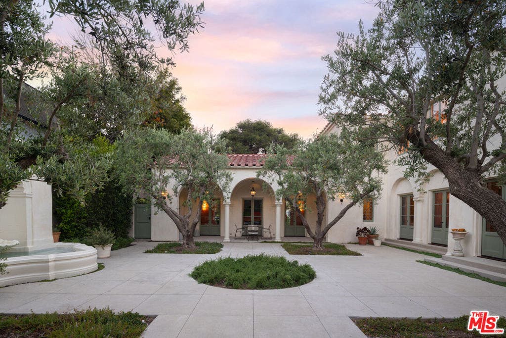 402 S Las Palmas Avenue, Los Angeles, CA 90020 402 S Las Palmas Avenue, Los Angeles, CA 90020