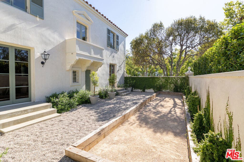 402 S Las Palmas Avenue, Los Angeles, CA 90020 402 S Las Palmas Avenue, Los Angeles, CA 90020