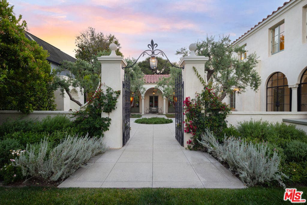 402 S Las Palmas Avenue, Los Angeles, CA 90020 402 S Las Palmas Avenue, Los Angeles, CA 90020