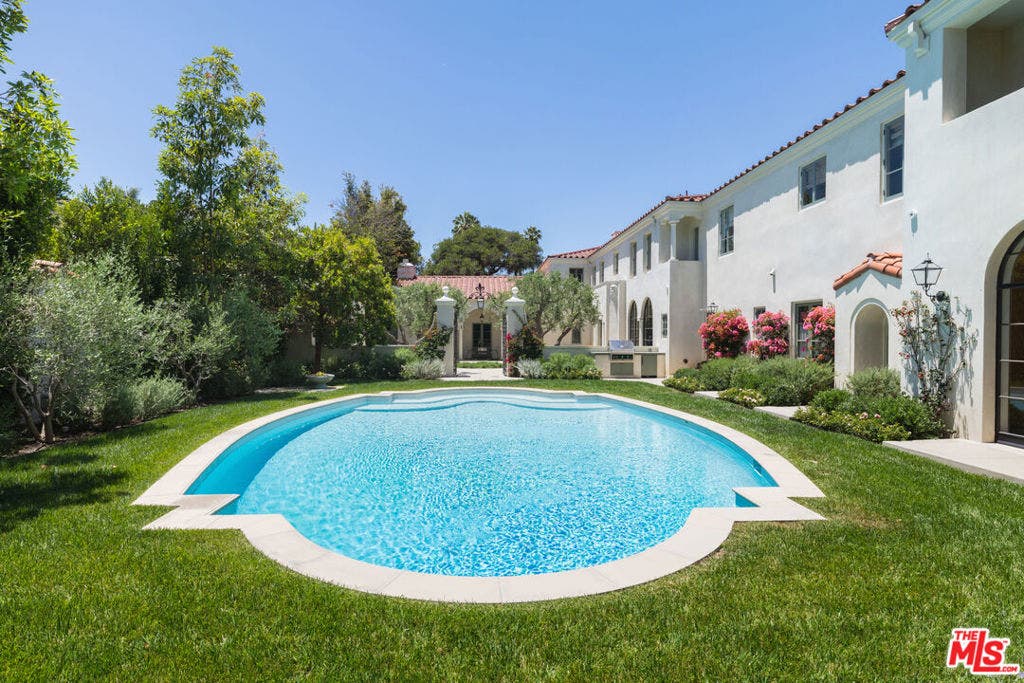 402 S Las Palmas Avenue, Los Angeles, CA 90020 402 S Las Palmas Avenue, Los Angeles, CA 90020