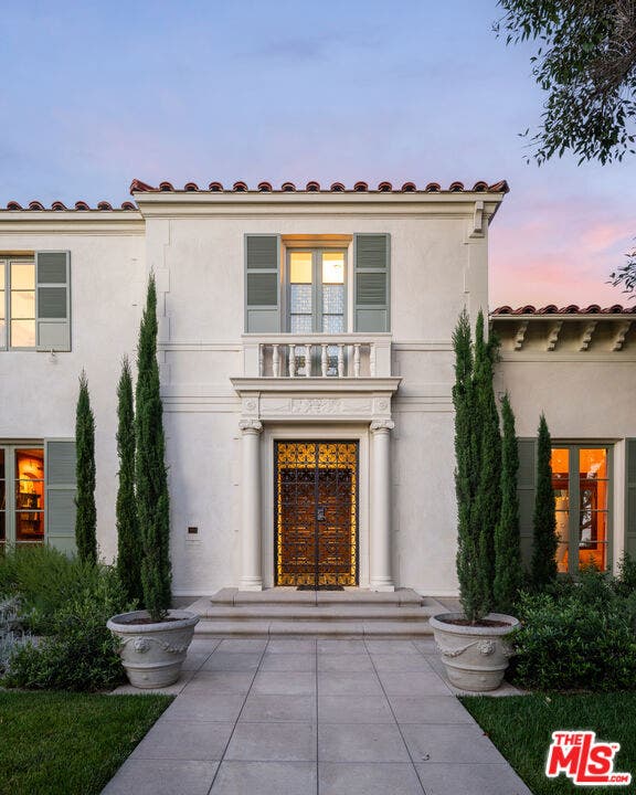 402 S Las Palmas Avenue, Los Angeles, CA 90020 402 S Las Palmas Avenue, Los Angeles, CA 90020