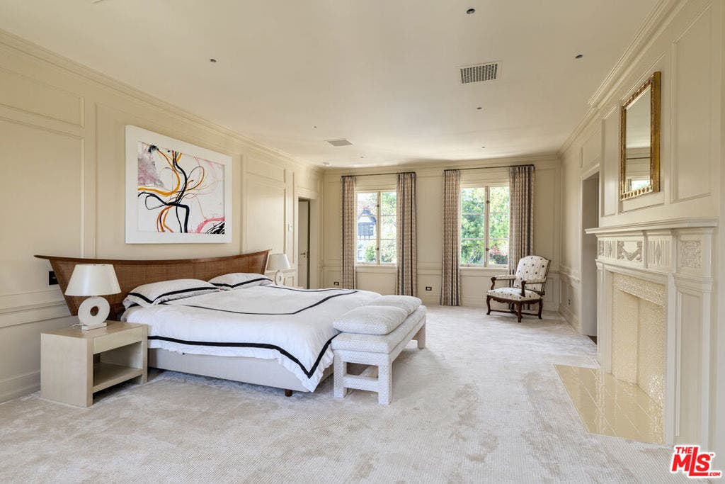 402 S Las Palmas Avenue, Los Angeles, CA 90020 402 S Las Palmas Avenue, Los Angeles, CA 90020