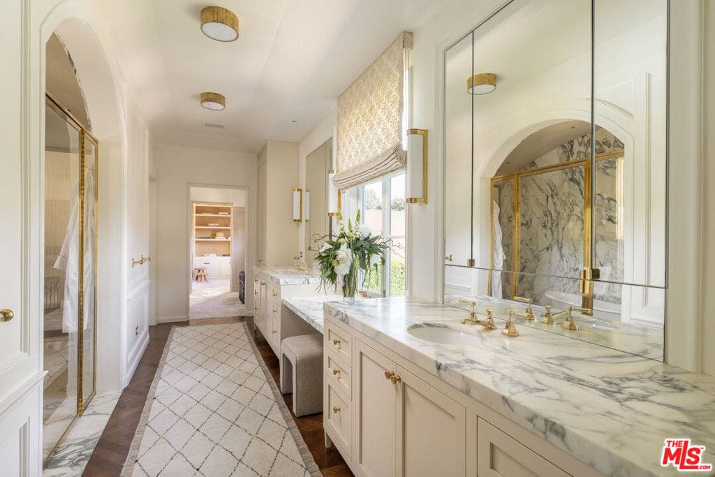 402 S Las Palmas Avenue, Los Angeles, CA 90020 402 S Las Palmas Avenue, Los Angeles, CA 90020