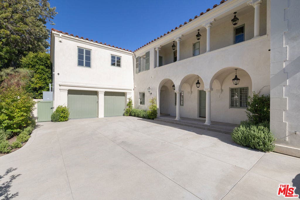 402 S Las Palmas Avenue, Los Angeles, CA 90020 402 S Las Palmas Avenue, Los Angeles, CA 90020