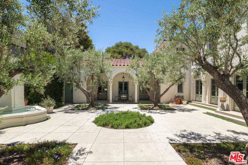 402 S Las Palmas Avenue, Los Angeles, CA 90020 402 S Las Palmas Avenue, Los Angeles, CA 90020