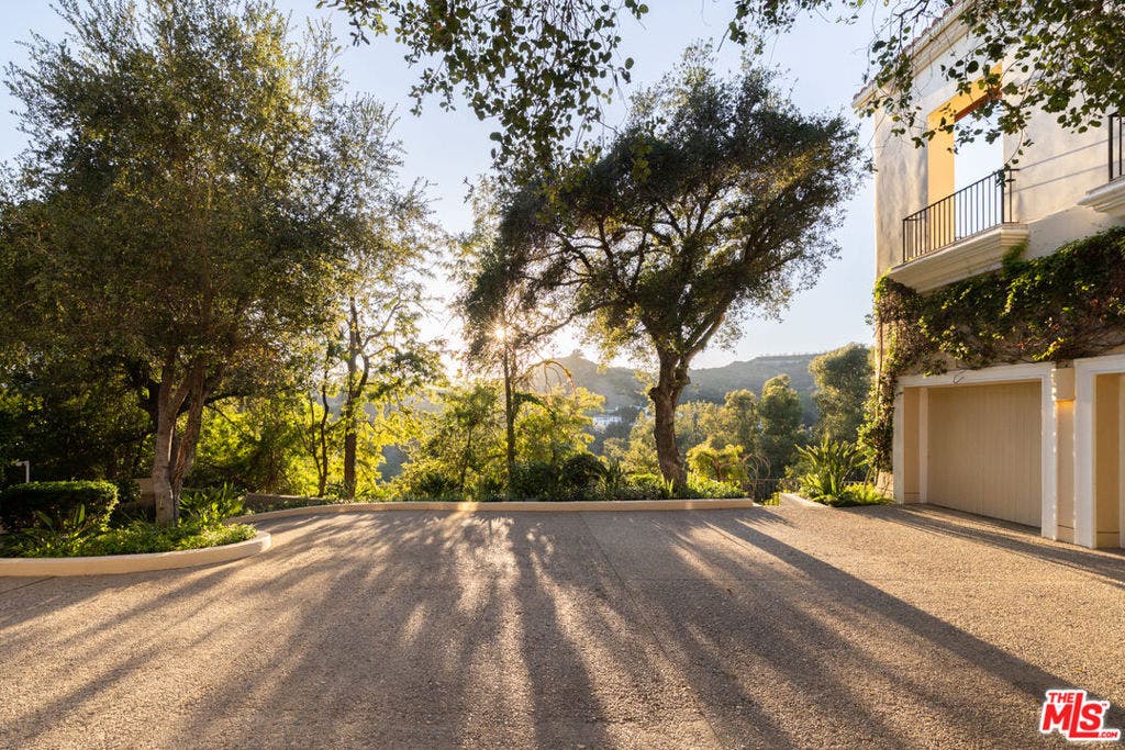 1672 Waynecrest Drive, Beverly Hills, CA 90210 1672 Waynecrest Drive, Beverly Hills, CA 90210