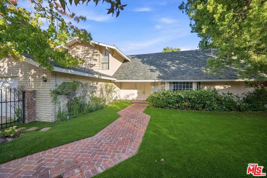 Property photo for 2527 Banyan Drive, Los Angeles, CA