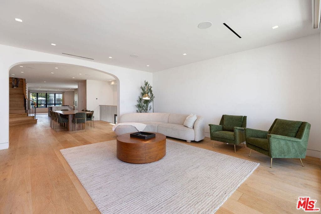 2205 Ocean Front Walk, Los Angeles, CA 90291