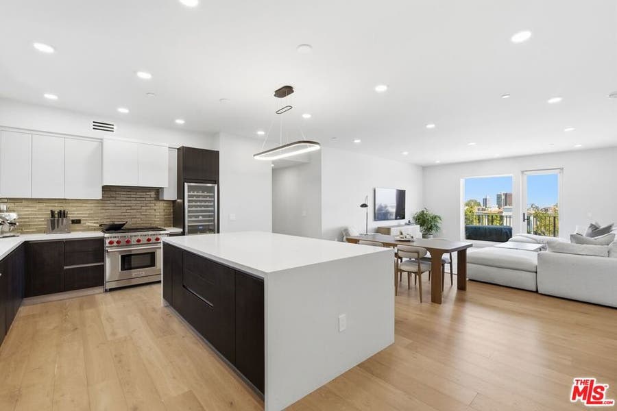 Property photo for 505 S Barrington Avenue, #406, Los Angeles, CA