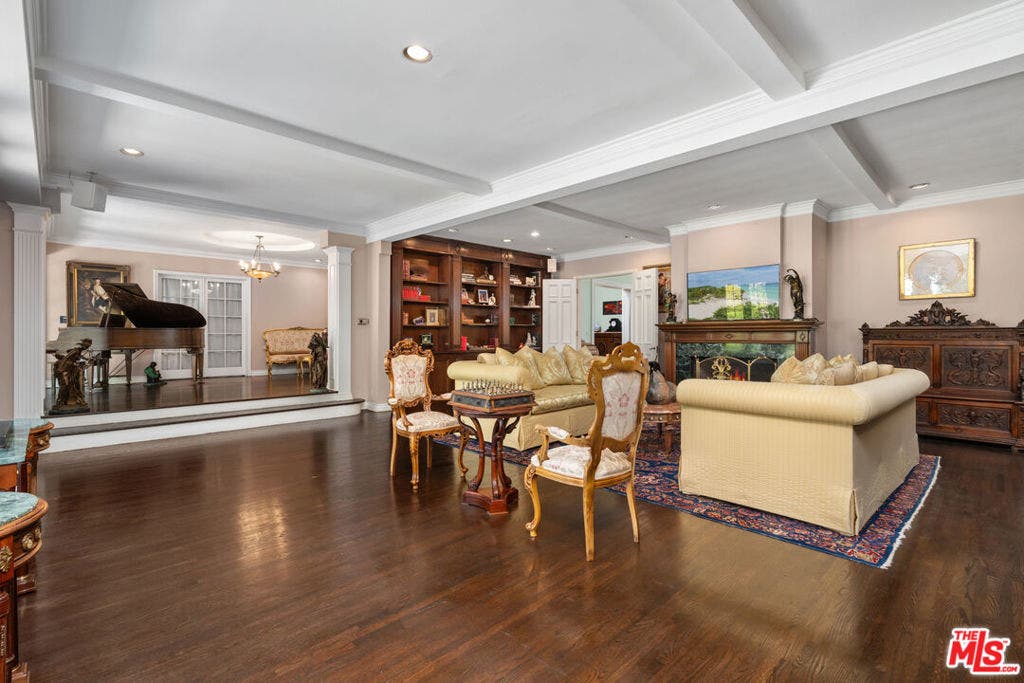 251 N Bristol Avenue, Los Angeles, CA 90049 251 N Bristol Avenue, Los Angeles, CA 90049