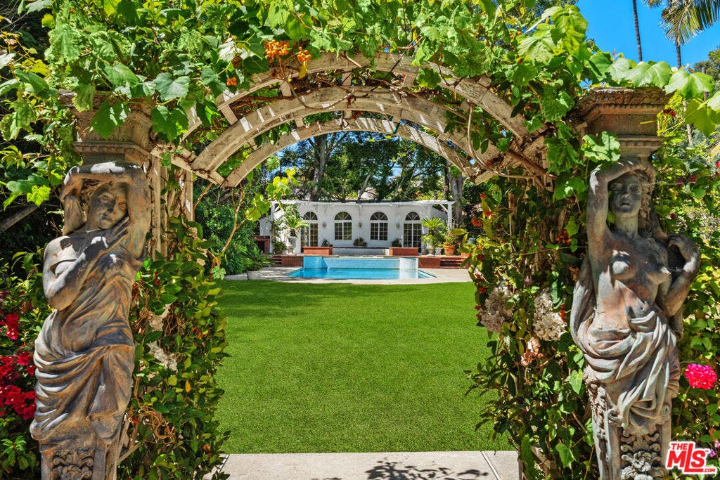 251 N Bristol Avenue, Los Angeles, CA 90049 251 N Bristol Avenue, Los Angeles, CA 90049